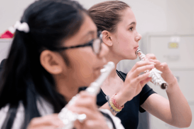 Los beneficios emocionales de inscribirse en una escuela de música